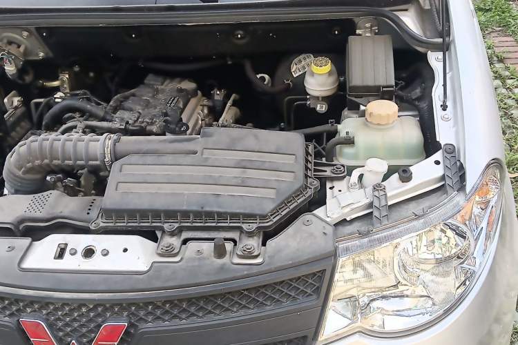 Used Wuling Hongguang 2021 1.5L Revised S Standard Version Hydraulic-Power-Assisted LAR Engine Bay Left