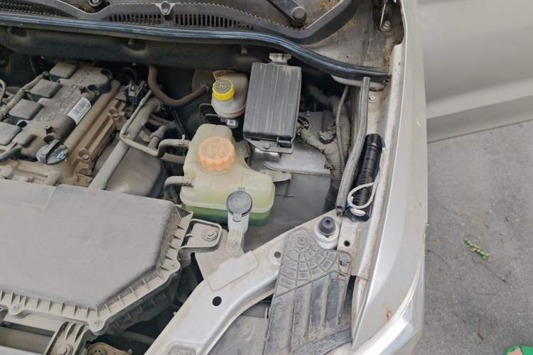 Used Wuling Hongguang 2021 1.5L S Standard Version LAR Engine Bay Left
