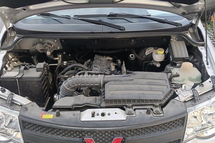 Used Wuling Hongguang 2021 1.5L Revised S Standard Version Hydraulic-Power-Assisted LAR Engine Bay