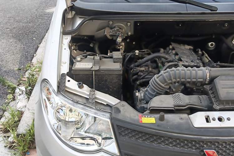 Used Wuling Hongguang 2021 1.5L Revised S Standard Version Hydraulic-Power-Assisted LAR Engine Bay Right