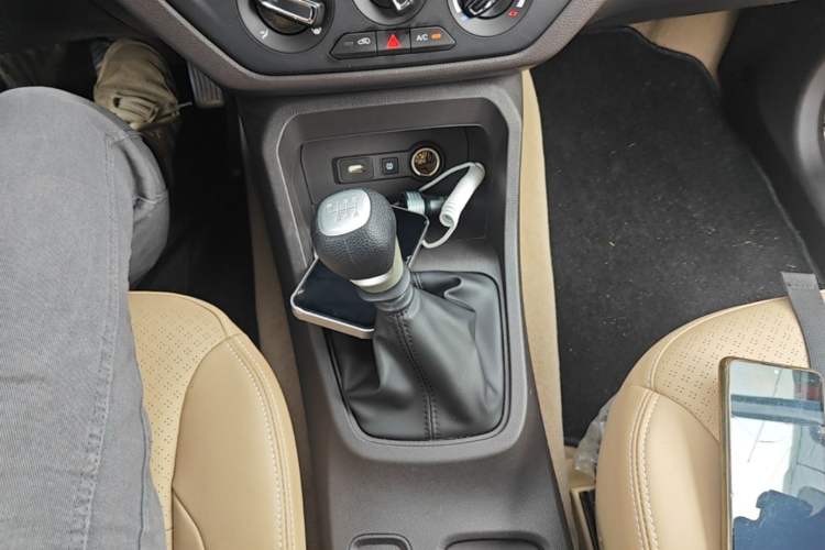 Used Wuling Hongguang 2021 1.5L Facelifted S Comfort Version with Electric Power Steering LAR Gear Lever