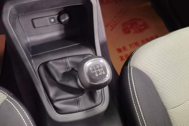Used Wuling Hongguang 2021 1.5L Revised S Base Version with Electric Power Steering LAR Gear Lever