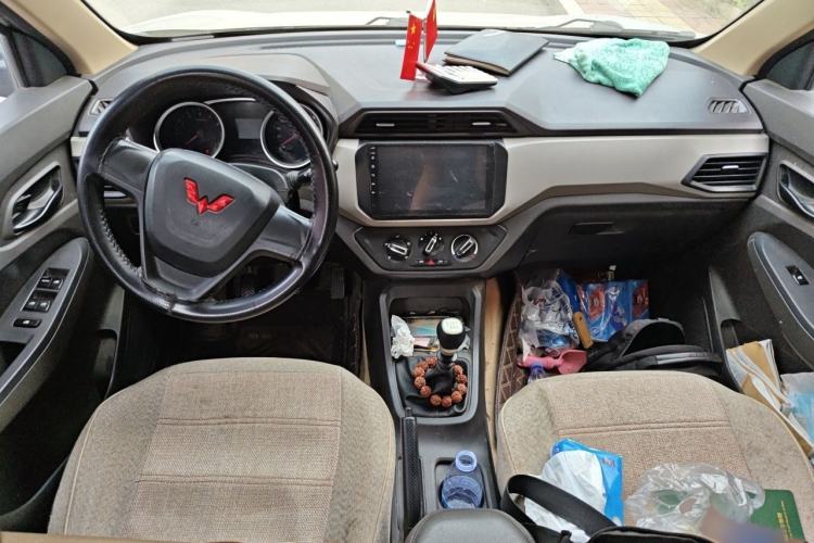Used Wuling Hongguang 2021 1.5L Revised S Standard Version Hydraulic-Power-Assisted LAR Interior 2