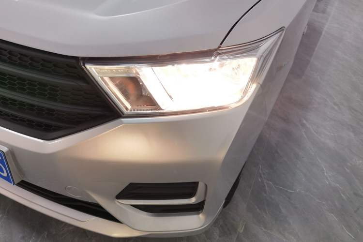 Used Wuling Hongguang 2021 1.5L Revised S Base Version with Electric Power Steering LAR Left Front Headlight