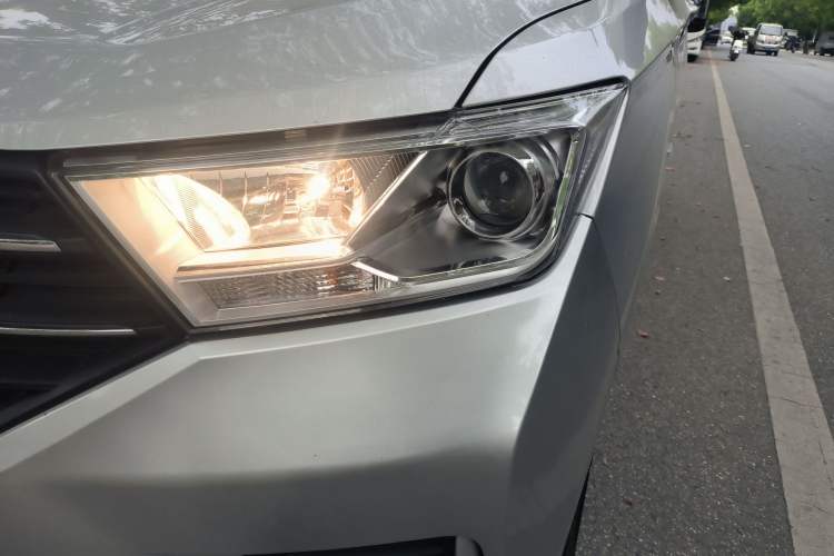 Used Wuling Hongguang 2021 1.5L Revised S Standard Version with Electric Power Steering LAR Left Front Headlight