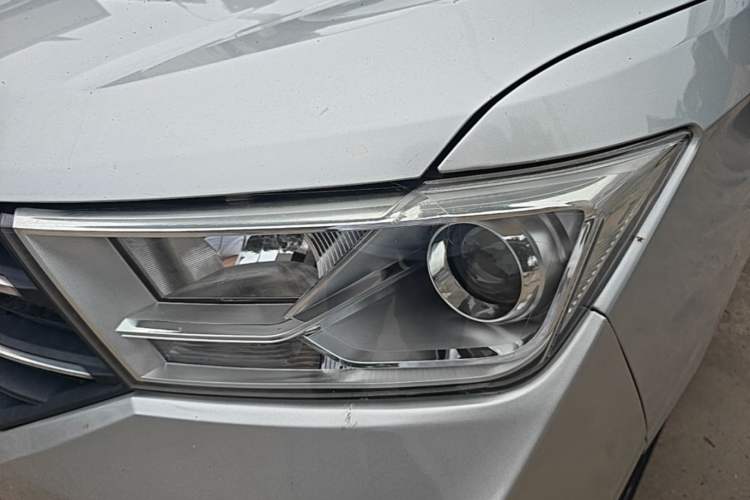 Used Wuling Hongguang 2021 1.5L S Comfort Edition LAR Left Front Headlight