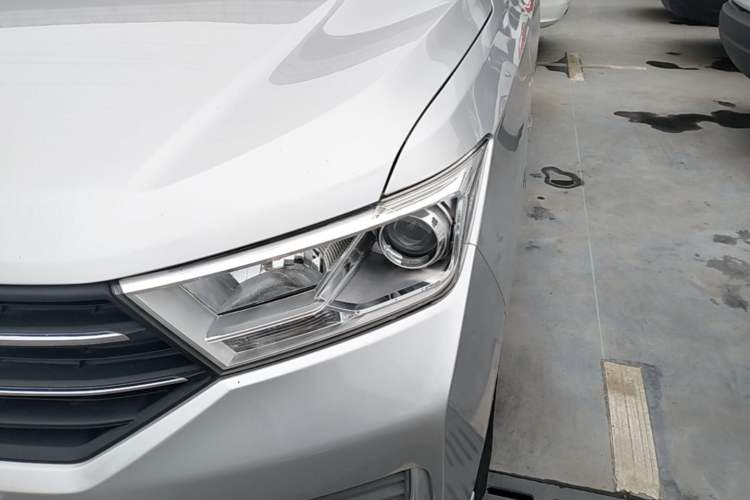 Used Wuling Hongguang 2021 1.5L Revised S Standard Version with Electric Power Steering LAR Left Front Headlight