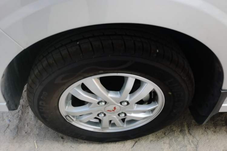 Used Wuling Hongguang 2021 1.5L Facelifted S Comfort Version with Electric Power Steering LAR Left Front Wheel Hub