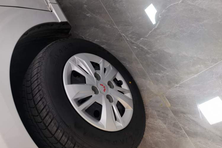 Used Wuling Hongguang 2021 1.5L Revised S Base Version with Electric Power Steering LAR Left Front Wheel Hub