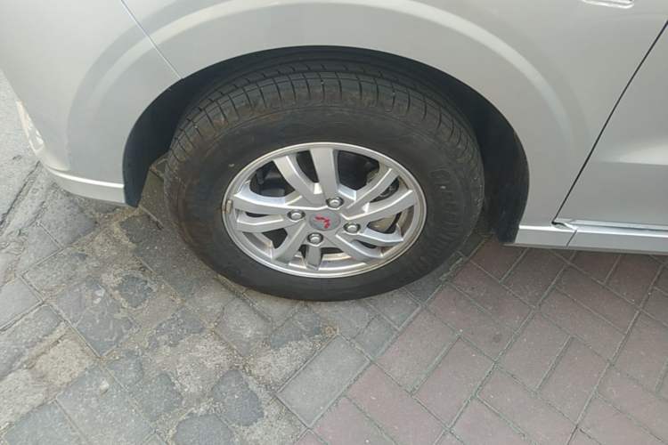 Used Wuling Hongguang 2021 1.5L Facelifted S Comfort Version with Electric Power Steering LAR Left Front Wheel Hub