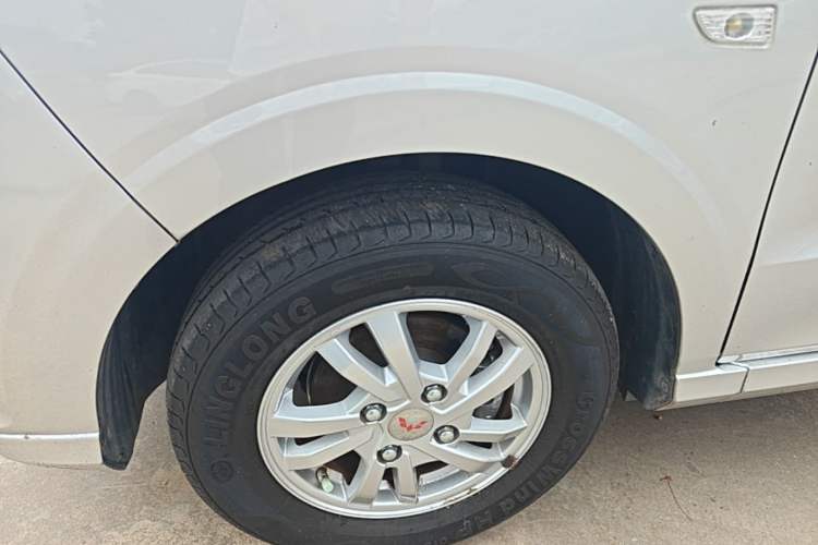 Used Wuling Hongguang 2021 1.5L S Comfort Edition LAR Left Front Wheel Hub