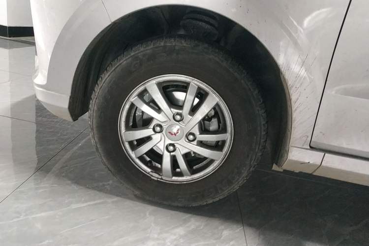 Used Wuling Hongguang 2021 1.5L Revised S Standard Version with Electric Power Steering LAR Left Front Wheel Hub