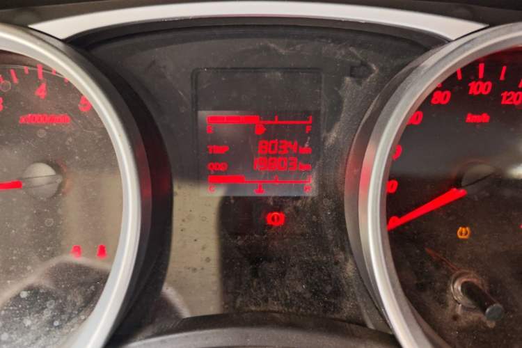 Used Wuling Hongguang 2021 1.5L S Standard Version LAR Odometer Close Up