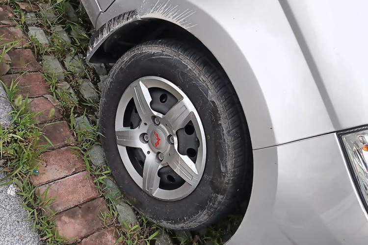 Used Wuling Hongguang 2021 1.5L Revised S Standard Version Hydraulic-Power-Assisted LAR Right Front Wheel Hub