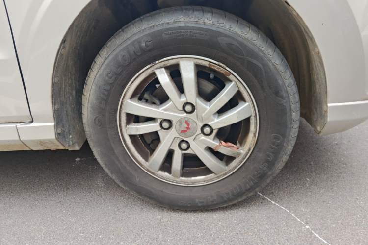 Used Wuling Hongguang 2021 1.5L S Standard Version LAR Right Front Wheel Hub