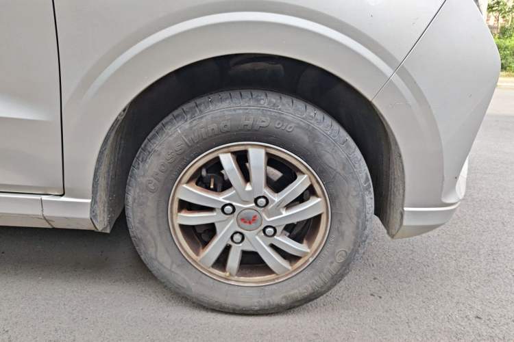 Used Wuling Hongguang 2021 1.5L Revised S Standard Version Hydraulic-Power-Assisted LAR Right Front Wheel Hub