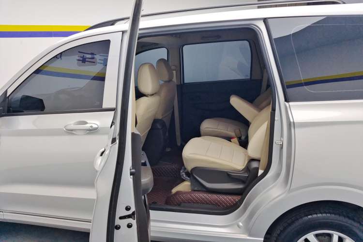 Used Wuling Hongguang 2021 1.5L Revised S Standard Version with Electric Power Steering LAR Right Rear Seat