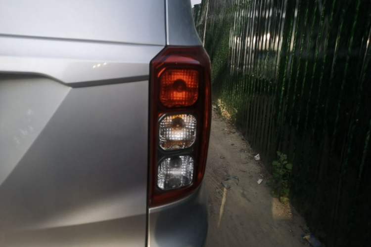 Used Wuling Hongguang 2021 1.5L Facelifted S Comfort Version with Electric Power Steering LAR Right Rear Taillight