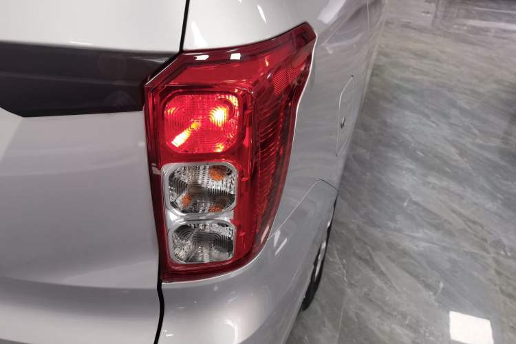 Used Wuling Hongguang 2021 1.5L Revised S Base Version with Electric Power Steering LAR Right Rear Taillight