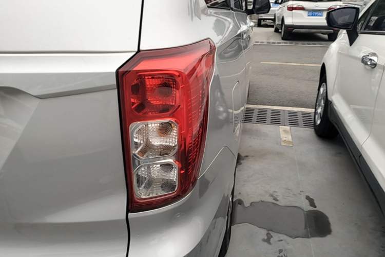 Used Wuling Hongguang 2021 1.5L Revised S Standard Version with Electric Power Steering LAR Right Rear Taillight