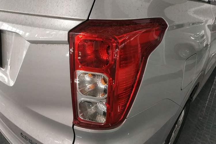 Used Wuling Hongguang 2021 1.5L Revised S Standard Version with Electric Power Steering LAR Right Rear Taillight