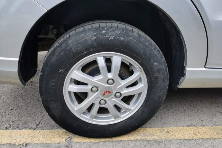 Used Wuling Hongguang 2021 1.5L Facelift S Comfort Version Hydraulic Power Steering LAR Right Rear Wheel Hub