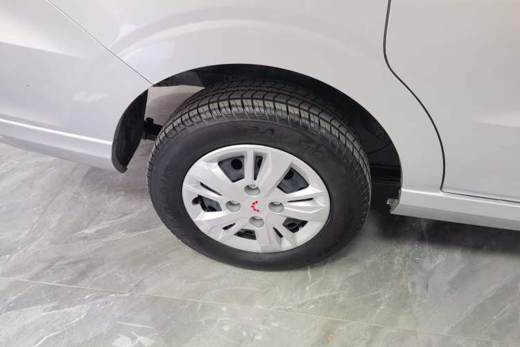 Used Wuling Hongguang 2021 1.5L Revised S Base Version with Electric Power Steering LAR Right Rear Wheel Hub