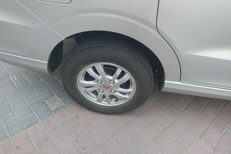 Used Wuling Hongguang 2021 1.5L Facelifted S Comfort Version with Electric Power Steering LAR Right Rear Wheel Hub