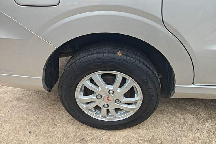 Used Wuling Hongguang 2021 1.5L S Comfort Edition LAR Right Rear Wheel Hub