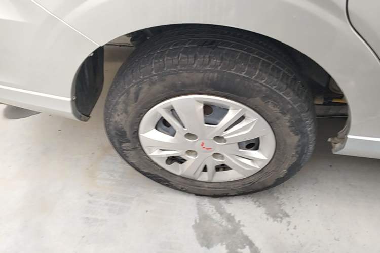Used Wuling Hongguang 2021 1.5L Revised S Standard Version with Electric Power Steering LAR Right Rear Wheel Hub