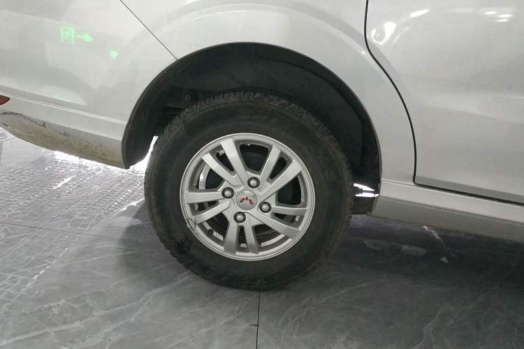 Used Wuling Hongguang 2021 1.5L Revised S Standard Version with Electric Power Steering LAR Right Rear Wheel Hub