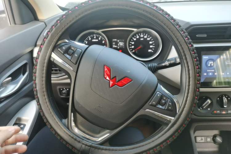Used Wuling Hongguang 2021 1.5L Facelifted S Comfort Version with Electric Power Steering LAR Steering Wheel