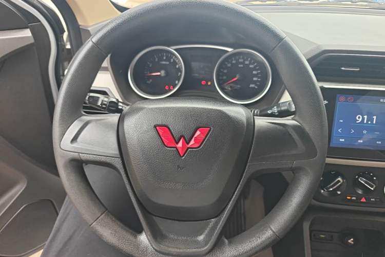 Used Wuling Hongguang 2021 1.5L S Comfort Edition LAR Steering Wheel