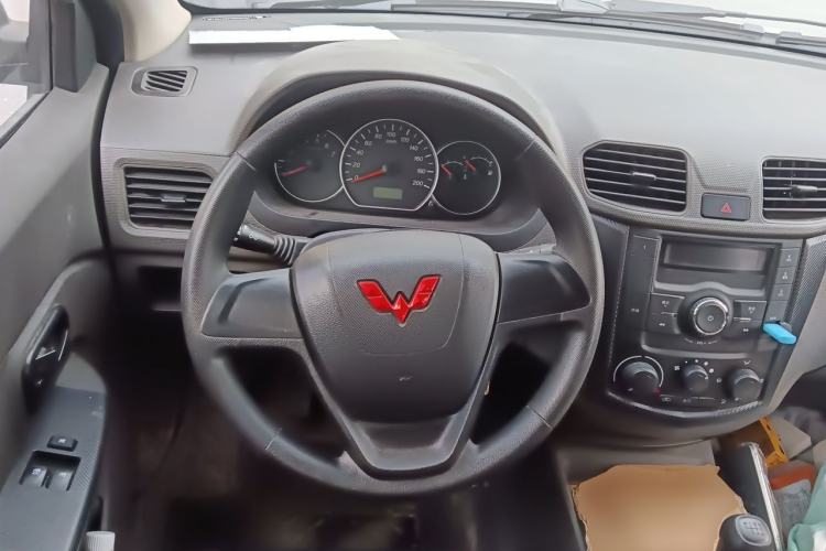 Used Wuling Hongguang 2021 1.5L Revised S Standard Version Hydraulic-Power-Assisted LAR Steering Wheel