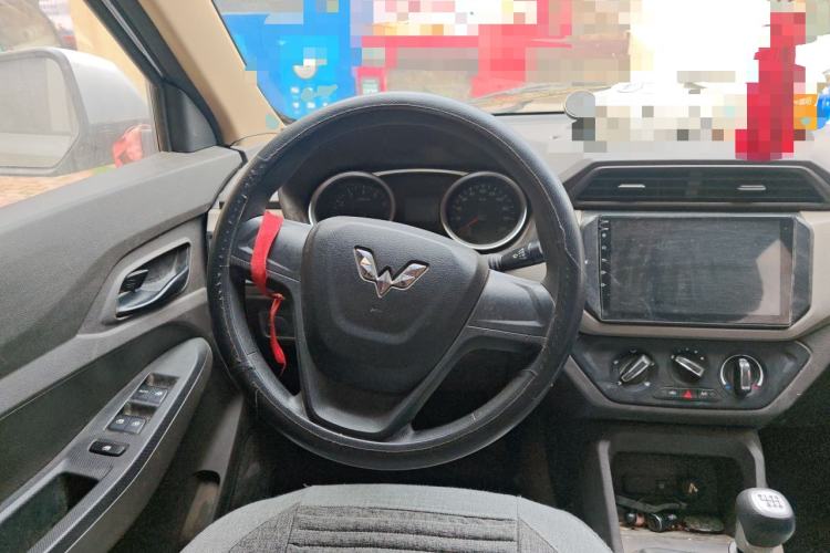 Used Wuling Hongguang 2021 1.5L S Standard Version LAR Steering Wheel