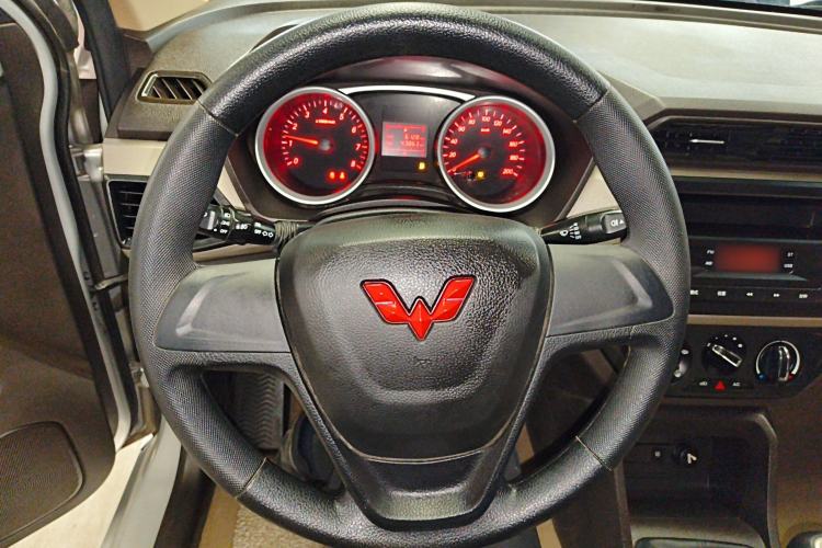Used Wuling Hongguang 2021 1.5L Revised S Standard Version Hydraulic-Power-Assisted LAR Steering Wheel