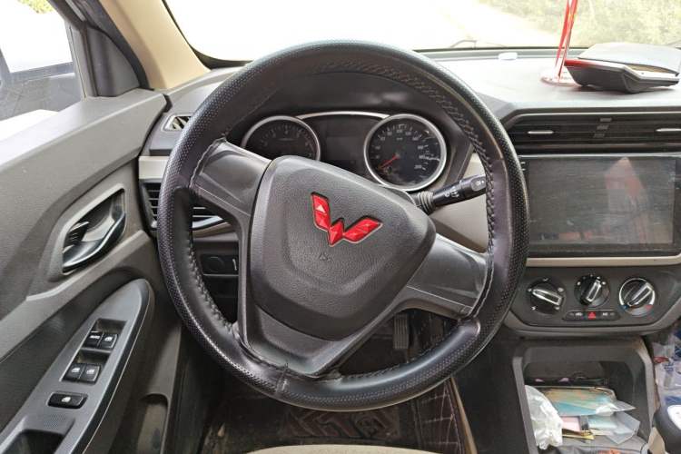 Used Wuling Hongguang 2021 1.5L Revised S Standard Version Hydraulic-Power-Assisted LAR Steering Wheel
