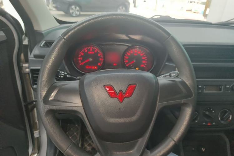 Used Wuling Hongguang 2021 1.5L Revised S Base Version Hydraulic Power Steering LAR Steering Wheel