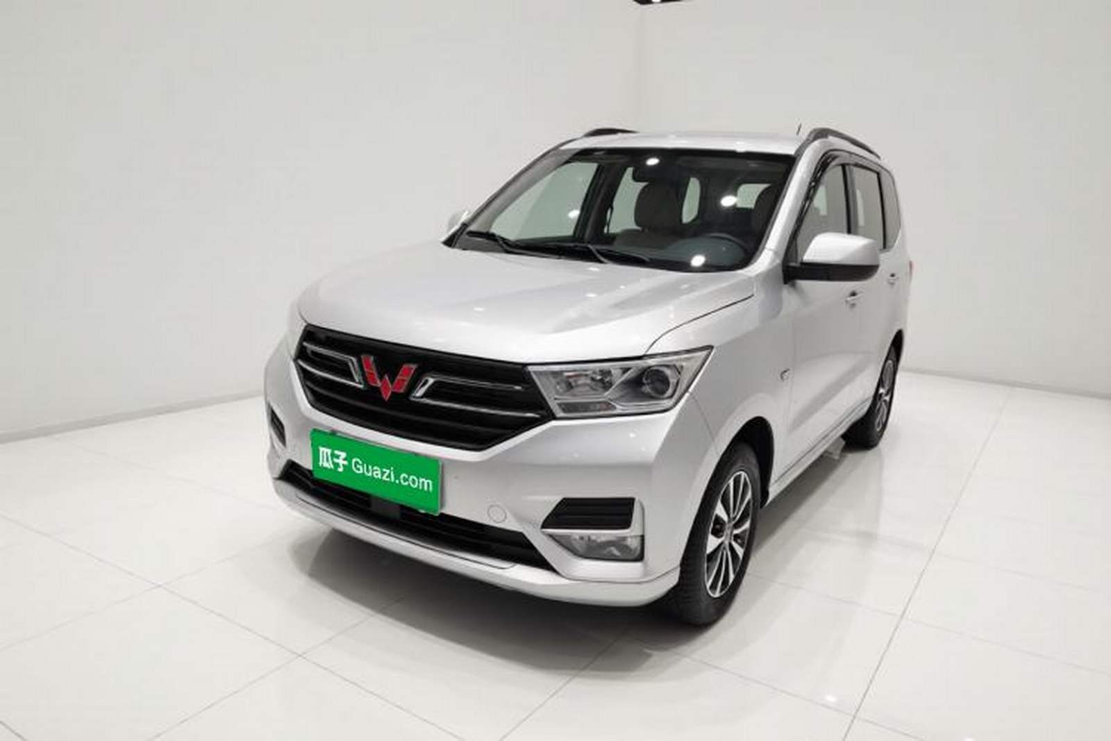 Фото Wuling с площадки
