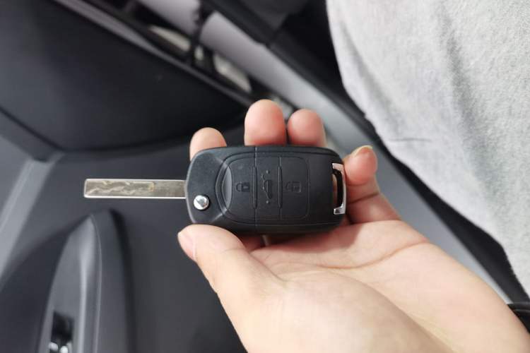 Used Wuling Hongguang 2021 1.5L Revised S Base Version with Electric Power Steering LAR Vehicle Key