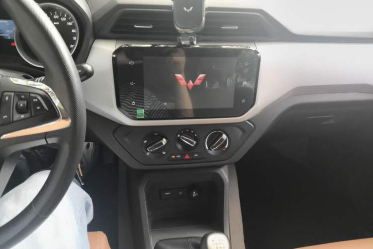 Used Wuling Hongguang 2021 1.5L Facelifted S Comfort Version with Electric Power Steering LAR Audio And AC Panel
