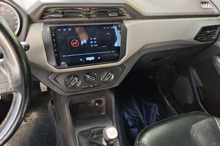 Used Wuling Hongguang 2021 1.5L Revised S Standard Version Hydraulic-Power-Assisted LAR Audio And AC Panel