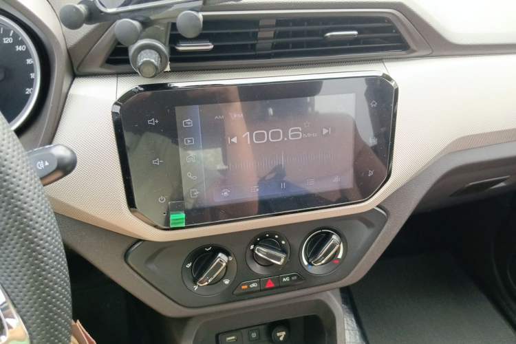 Used Wuling Hongguang 2021 1.5L Facelifted S Comfort Version with Electric Power Steering LAR Audio And AC Panel