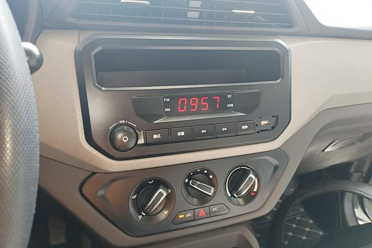 Used Wuling Hongguang 2021 1.5L S Standard Version LAR Audio And AC Panel