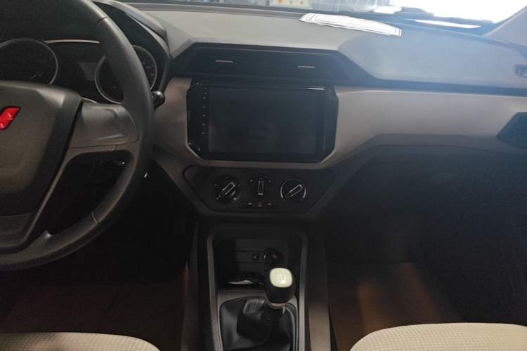 Used Wuling Hongguang 2021 1.5L Revised S Standard Version Hydraulic-Power-Assisted LAR Audio And AC Panel