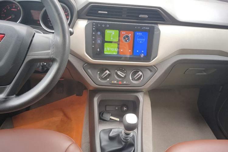 Used Wuling Hongguang 2021 1.5L Revised S Standard Version Hydraulic-Power-Assisted LAR Audio And AC Panel