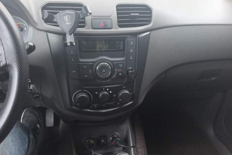Used Wuling Hongguang 2021 1.5L Revised S Base Version Hydraulic Power Steering LAR Audio And AC Panel
