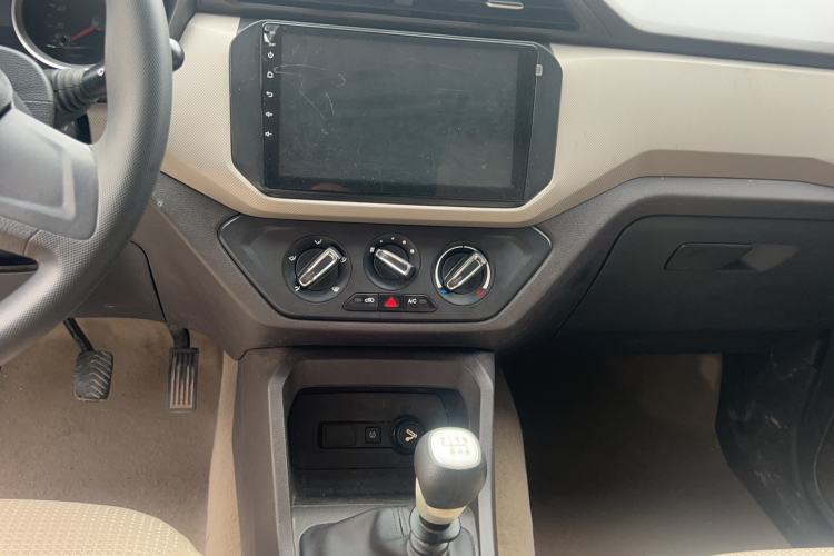 Used Wuling Hongguang 2021 1.5L Revised S Standard Version Hydraulic-Power-Assisted LAR Audio And AC Panel