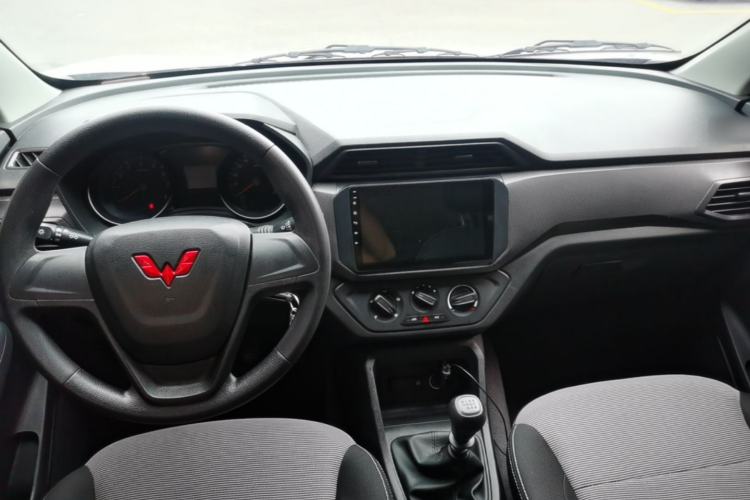 Used Wuling Hongguang 2021 1.5L Revised S Base Version Hydraulic Power Steering LAR Center Console