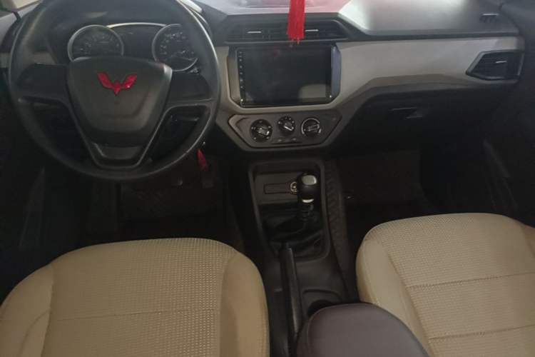 Used Wuling Hongguang 2021 1.5L Revised S Standard Version with Electric Power Steering LAR Center Console